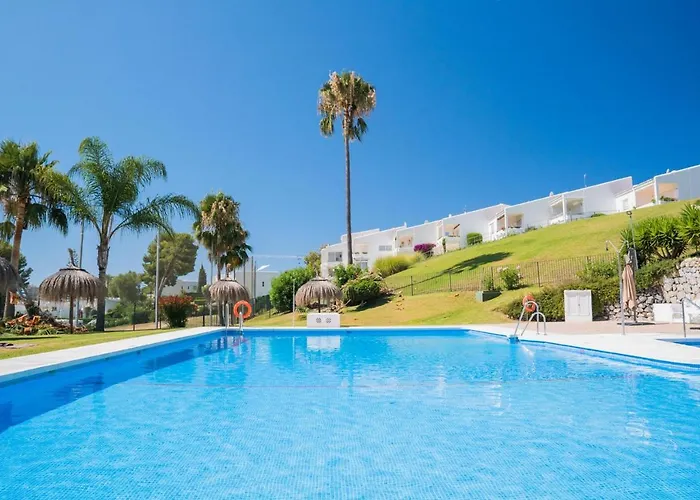 Apartment Azahara I, 25a Small Cozy With Great Views Located In The Popular Area Of Nueva Andalucia *