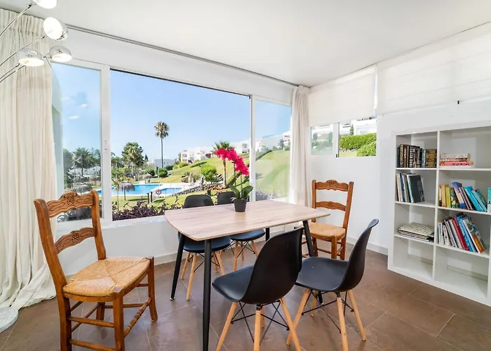 Azahara I, 25a Small Cozy With Great Views Located In The Popular Area Of Nueva Andalucia Apartment *
